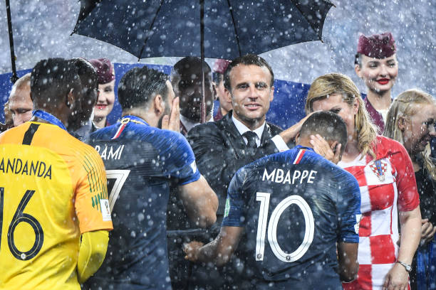 在赛场上创 在赛场上创